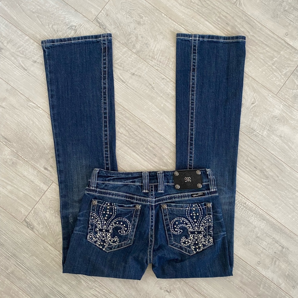 Miss Me Bootcut Jeans Size 27 Fleur de lis